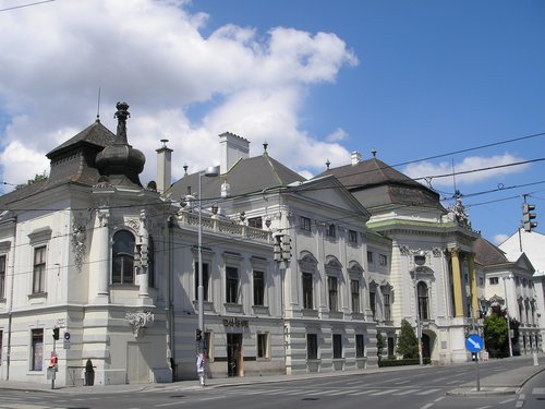 Palais_Auersperg_Vienna.jpg